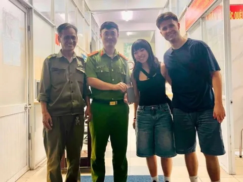 Mất iPhone khi đi du lịch Việt Nam, khách Tây có trải nghiệm cực xúc động chỉ sau 10 phút